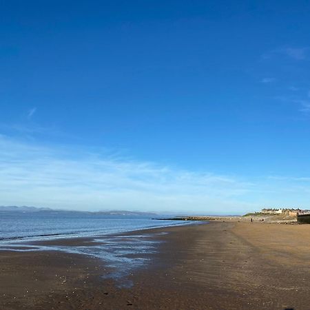 Stylish Apartments Near The Sea Front At Morecambe Хейшем Экстерьер фото